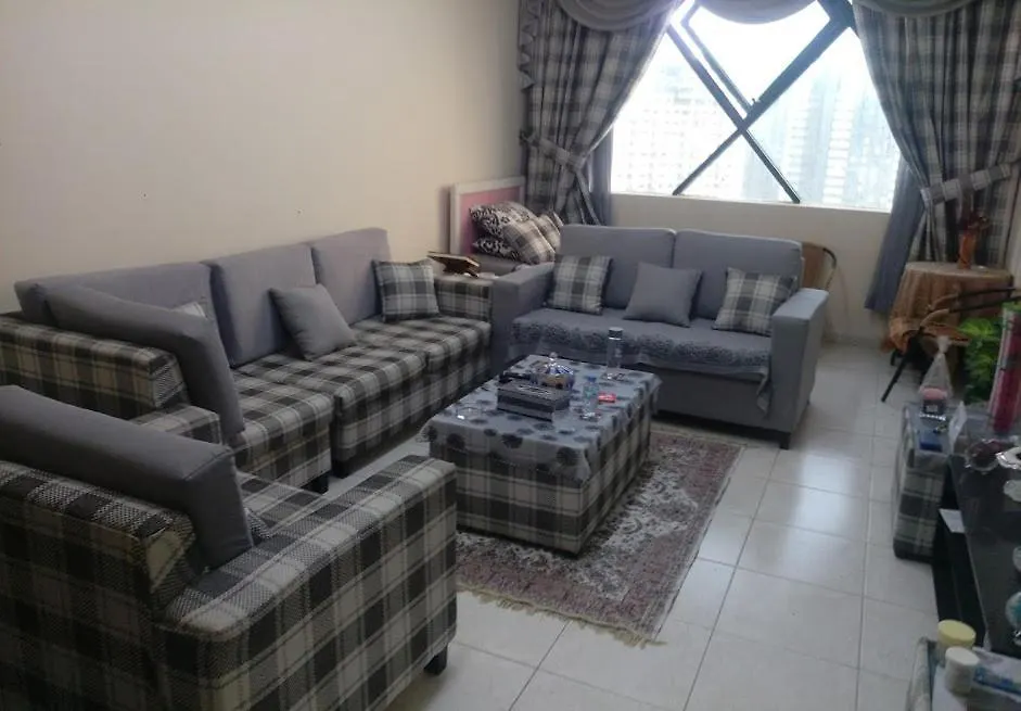 לינה וארוחת בוקר שארג'ה Al Madina Tower